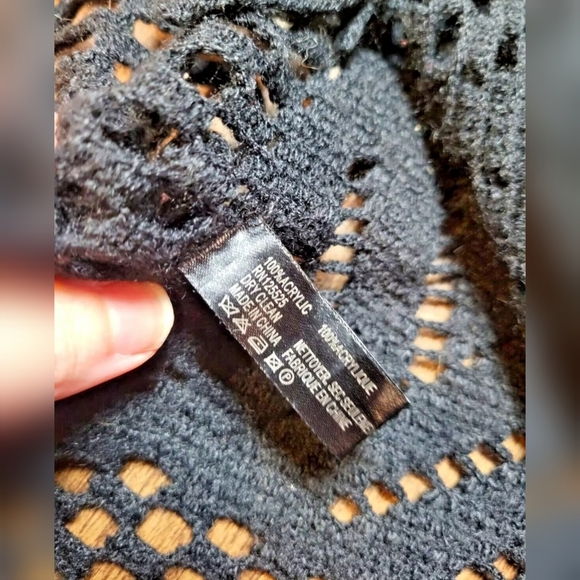 Knit fringe poncho - Picture 3 of 4